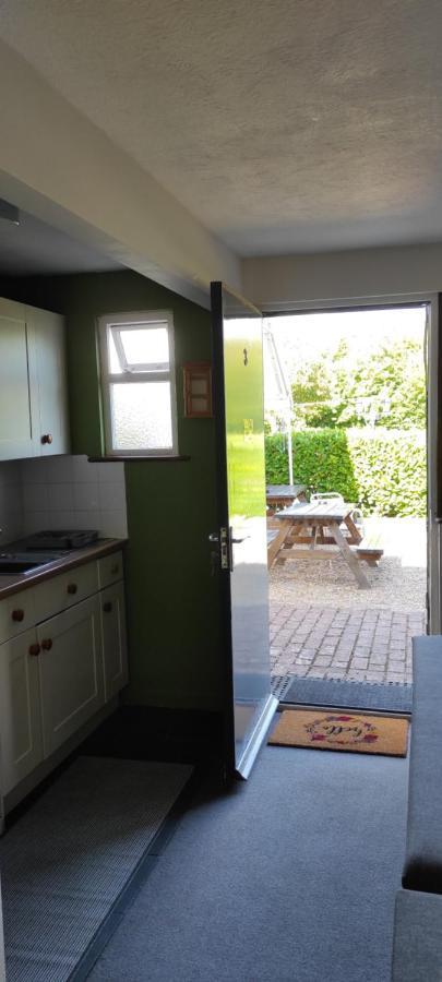 Garden Flat At The Infamous Piltdown Man Pub Apartment Fletching Exterior foto