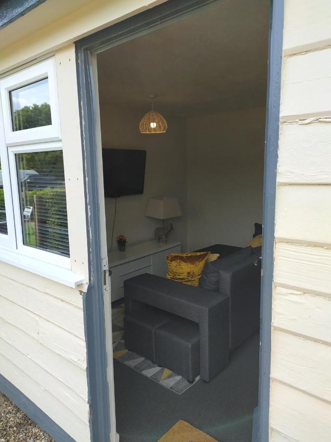 Garden Flat At The Infamous Piltdown Man Pub Apartment Fletching Exterior foto